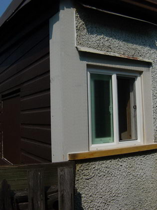 Windows - Rear Corner Bath Window